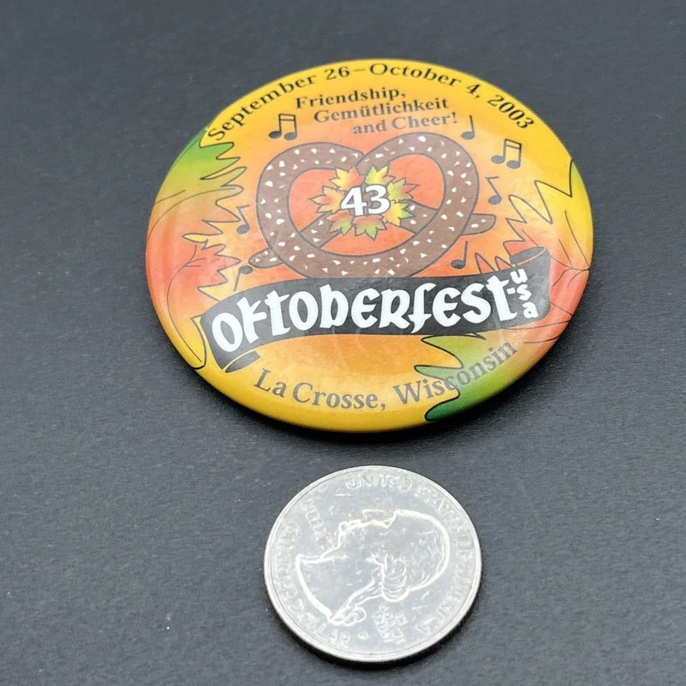 2003 Oktoberfest La Crosse Wisconsin Pretzel‎ Button Pin